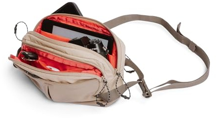 MOMENT Take Sling | 1,5 Liter Volumen | kompakte Sling- oder Gürteltasche | schlankes und körpernahes Design | verstecktes Fach für Wertgegenstände | Moss