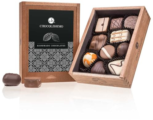 CHOCOLISSIMO Schokolade Geschenk - Pralinen Geschenk - 10 Stück, in Holzbox - Geschenkidee Weihnachten, Geburtstag - für Mann, Männer, Vater, Frau, Frauen, Mutter, Vatertag, Muttertag - Elegance Black