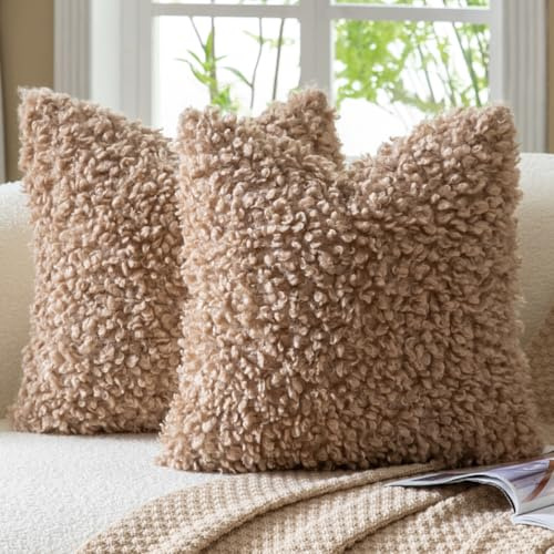 Mandioo 2er Set Kissenbezüge 60x60 cm Khaki Faux Pelz Bouclé Dekorative Sherpa Kissenbezug Dicke Flauschige Fleece Kissenhüllen Dekokissen Sofakissen Couchkissen Sessel Bett Wohnzimmer