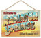 Disney Pixar Cars Welcome to Radiator Springs Hängende Holz-Wanddekoration – lustiges Autoschild für Kinderzimmer oder Spielzimmer