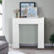 Bordure de cheminée blanche - Console décorative à trois portes avec espace de rangement - En bois - Cadre de cheminée avec étagère pour salon - 107 x 18 x 100 cm