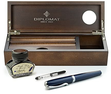 Diplomat Excellence A2 Midnight Blue Chrom, Edelstahlfeder M, Füllhalter-Set mit Füllertinte im Tintenglas, Tintenkonverter und Stifteablage aus Holz - Wenge, Schreibset