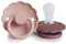 FRIGG Daisy Silikon Schnuller | Schnuller 2 Packung | Symmetrischer Sauger in Kirschform | BPA-frei | Hergestellt in Dänemark | Silikon Schnuller | (Blush/Woodchuck, Größe 1 (0-6 Monate))