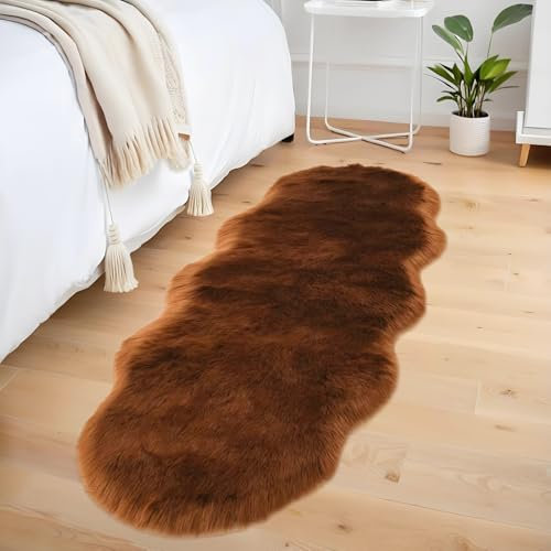 AIMECO kunstfell Teppich Faux Lammfell Schaffell Teppich Flauschiger Haarig Wohnzimmer Deko Weicher Fell Carpet für Stühle Sofa Schlafzimmer Kinderzimmer. Braun 60 x 180 cm