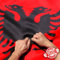 Anley Reißfeste, doppelseitige, dreilagige Albanien-Flagge, 90 x 150 cm, lebendige Farben, Leinenkopf und knitterfrei, die stärksten und langlebigsten albanischen Nationalflaggen, 90 x 150 cm