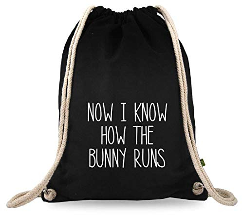 Turnbeutelliebe® Turnbeutel mit Spruch - lustige Denglisch Sprüche - Bedruckt - Baumwolle schwarz - Sportbeutel - Rucksack - ca. 12 Liter - 37 x 46 cm (Now i Know How The Bunny Runs)