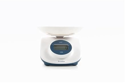 TERRAILLON - Green Collection - Balance de cuisine Electronique sans piles DYNAMO CURVE - Capacité 5 Kg - Plateforme de pesage amovible - Ecran LCD - Bleu