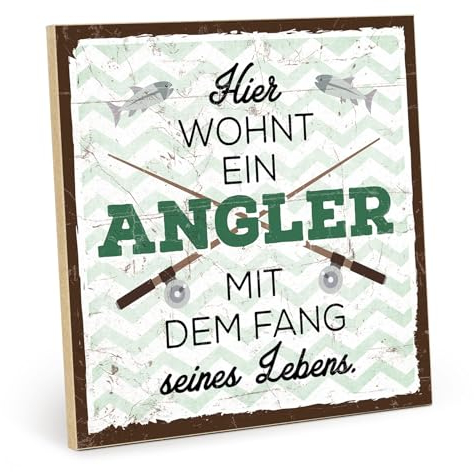 TypeStoff Holzschild mit Spruch – HIER WOHNT EIN ANGLER – im Vintage-Look mit Zitat als Geschenk und Dekoration - HS-00473