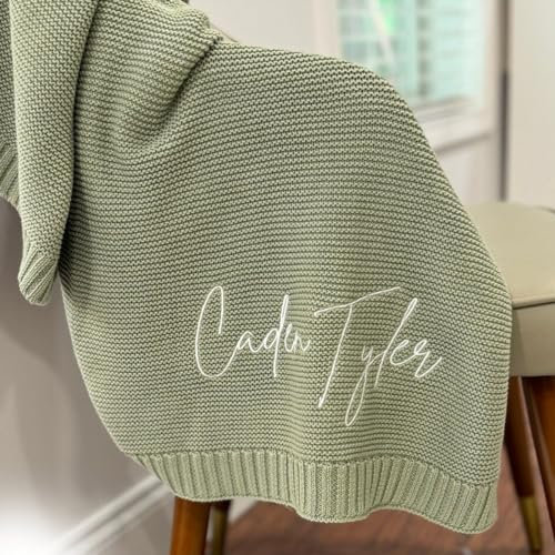 HERSTL Individuelle Handgefertigte Strickdecke Aus Baumwolle, Personalisiert, Bestickter Name, Baby Junge, Baby Mädchen, Weiche Decke, Babyparty, Atmungsaktive Kinderwagendecke(Bean Green)