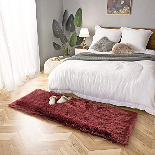 Ashler HOME DECO Tapis rectangulaire en fausse fourrure de mouton douce pour chambre à coucher, sol, canapé, salon, rouge foncé, 7,6 x 1,8 m