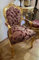Casa Padrino Barock Esszimmer Stuhl mit Armlehnen und Glitzersteinen Bordeauxrot Muster/Gold - Handgefertigter Antik Stil Stuhl - Esszimmer Möbel im Barockstil - Barock Möbel