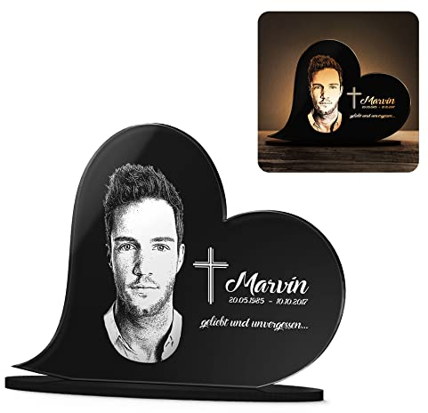 CHRISCK design Grabstein Gedenkstandbild Gedenktafel mit Gravur Fotogravur Mensch Herz stehend in 2 Größen Grabschmuck graviert. Grabplatte im Kerzenschein Leuchtend.