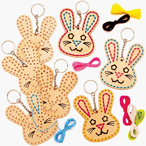 Baker Ross Osterhasen Schlüsselanhänger aus Holz - für Kinder zum Basteln und anhängen (Packung mit 5) AT422, Schwarz,Weiß