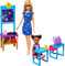 Barbie GTW34 -Weltraum Abenteuer Puppen und Klassenzimmer-Spielset mit Lehrerin und Schülerin-Puppe, Schultafel, 2 Schreibtischen und 5+ Zubehörteilen, Geschenk für Kinder von 3 bis 7 Jahre