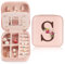 Sinekong Estuche Joyero Pequeño con Inicial S, Portátil Jewelry Organizer, Joyero Organizador de Viaje de Cuero PU, Joyero de Viaje Pequeño para Regalo Niña, Regalo Madre, Regalo Cumpleaños Rosa