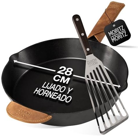 Moritz & Moritz Gusseisenpfanne Induktion 28 cm - Voreingebrannte Antihaft Pfanne Gusseisen Induktion für alle Herdarten, Ofen & Grill geeignet - Inkl. Pfannenwender - Cast Iron Pan Induction