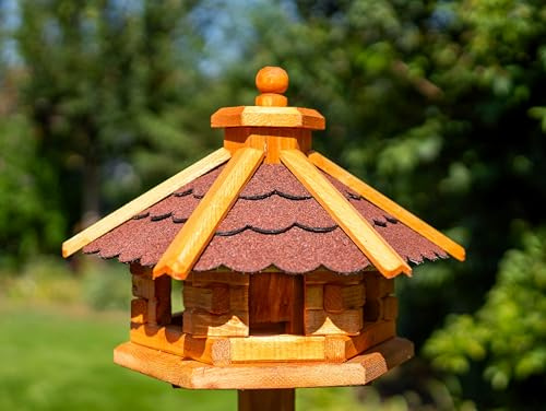 Deko-Shop-Hannusch Vogelhaus wahlweise mit Ständer und Solarbeleuchtung, Verschiedene Größen M - XXL, Futtersilo, wetterfestes Bitumendach (Größe M mit Solar, rot)