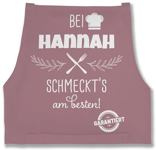 Schürze - Kochschürze - Bei Name schmeckts am besten I Geschenk Kochen Oma I Mama I Opa I Papa - 85x69 - Rosa - koch-schürze personalisierte kochschuerze küche schmeckt backschürze es