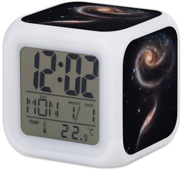 Wecker, Würfel, beleuchtet, Weiß – Nebel Universum, Galaxie, Sterne, Weltraum – 7,8 x 7,8 x 7,8 cm – Retro-Beleuchtung, mehrfarbig, LED