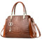 NICOLE & DORIS Elegante Handtaschen Damen Schultertaschen Kroko Henkeltasche Lackleder Frauen Umhängetasche Mittelgroß Tote Handtasche mit Anhänger Braun