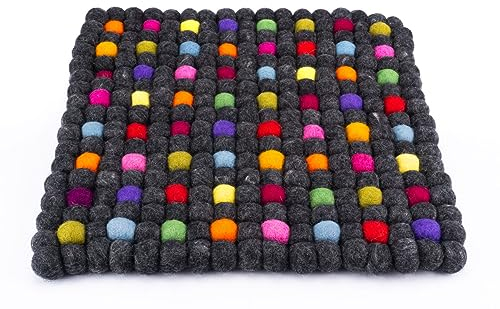 feelz - Sitzkissen quadratisch aus Filzkugeln - Regenbogenfarben bunt - 100% Wolle - ca. 35x35 cm - Höhe ca. 2-3 cm - Handarbeit bunt