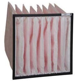 Filtre de poche en milieu filtrant synthétique. Cadre en plastique. Longueur : 7,360 mm.