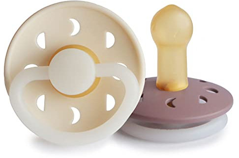 FRIGG Mondphase Latex Nacht Leucht-Schnuller | Schnuller 2 Packung | Symmetrischer Sauger in Kirschform | BPA-frei | Hergestellt in Dänemark | (Cream Night/Twilight Mauve Night, Größe 2 (6-18 Monate))