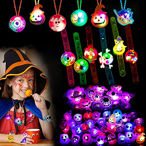 Halloween Party Favors für Kinder - 54 PCS Halloween Spielzeug Ringe Halsketten Armbänder Broschen LED Halloween Kinderspielzeug Glow in the Dark Partyzubehör für Halloween Dekoration Partyspiele