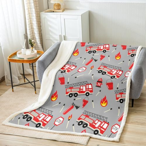 Loussiesd Feuerwehrwagen Kuscheldecke für Sofa Feuerwehrmann Flanell Fleecedecke Jungen Feuerwehrmann Auto Fahrzeug Feuerwehr Grau Rot Decke 75x100cm Karikatur Wohndecke