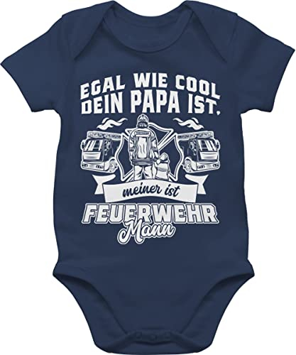 Shirtracer Baby Body Junge Mädchen - Egal wie cool dein Papa ist meiner ist Feuerwehr Mann - 12/18 Monate - Navy Blau - baby+feuerwehr+strampler feuerwehrmann feuerwehrpapa bodys outfit