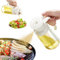 YARRAMATE Botella Dispensadora de Aceite de Oliva para Cocina con Escala de Medición, Pulverizador 2 en 1 para Cocinar, Botella de Vidrio de 18oz/550ml con Vertedor (Blanco)