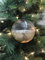 Rustikaler Christbaumschmuck aus Glas mit gehämmerten goldfarbenen und antiken Bronze-Akzenten