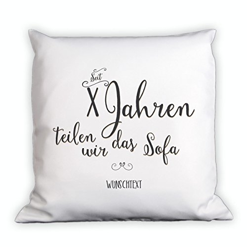 Herz & Heim® Kissen zum Hochzeitstag - seit Jahren teilen wir das Sofa - mit Gratis Namen und Jahreszahl - Hochzeitstag Geschenk