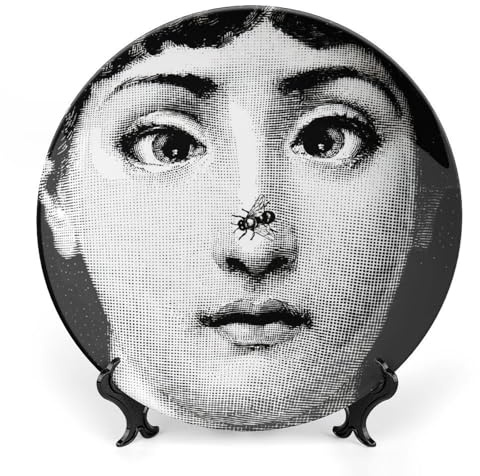 ROTOOY Lina Cavalieri Plate, Fornaset Piatto Decorativo, Piatto Decorativo Da Parete, Misterioso Volto Piatto Da Appendere A Parete, Con Staffa E Speciale Gancio A Molla, 20,3 cm, S (21)