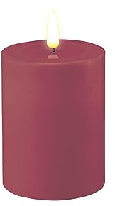 ReWu LED Kerze Deluxe Homeart, Indoor LED-Kerze mit realistischer Flamme auf einem Echtwachsspiegel, warmweißes Licht - Magenta 7,5 x 10 cm