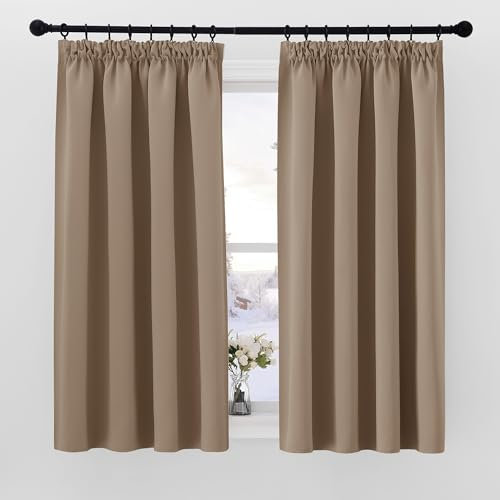 PONY DANCE 2er Set Schlafzimmer Gardinen und Vorhänge Kurz Blickdicht Thermovorhang gegen Kälte Verdunklungsvorhänge mit Kräuselband für Schienen, H 160 x B 140 cm, Cappuccino