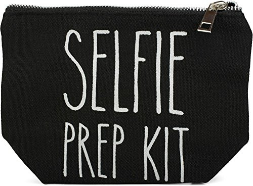 styleBREAKER Kosmetiktasche Selfie Prep Beautybag 20x15x4 cm, Schwarz | 20x15x4 cm Maß. Großes Hauptfach mit sicherem Reißverschluss. Auffälliger SELFIE PREP KIT Aufdruck in Silber.