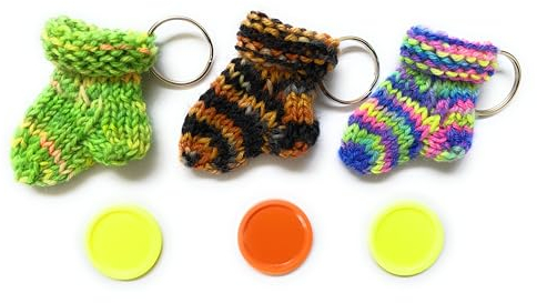 3 Schlüsselanhänger gestrickt Socke mit Einkaufswagenchip 3er Set 7