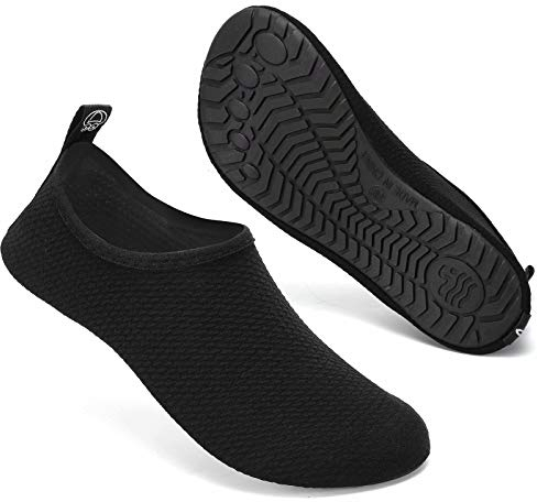 Mabove Chaussures de Sport Aquatique de Plage de Mer de Piscine Pieds Nus à séchage Rapide Yoga Chaussettes Slip-on pour Hommes Femmes(XSP Noir,44/45 EU)
