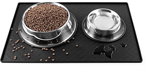 Coomazy Napfunterlage für Hund Katzen, Erhöhtem Rand Verdickter Futtermatte Hunde mit Hundepfotenabdruck, wasserdichte rutschfeste Silikon Hundenapf Futternapf Matte (Schwarz, L: 60x40cm)