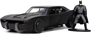 Jada Batman Batmobile 2022, hochdetailiertes 1:32 Modellauto inkl. Batman-Figur, Cockpit und Türen können geöffnet Werden, mit Freilauf, schwarz