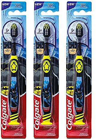 Colgate Kinder Batman Zahnbürste ab 5 Jahren, 3 Stück, extra weiche Borsten mit Zungenreiniger