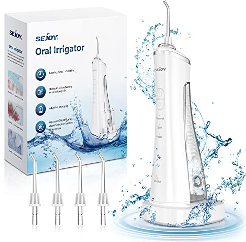 Sejoy Munddusche Kabellos, Munddusche Testsieger 2024 Reise, Mundduschen Oral Irrigator mit Ladestation, Zahnzwischenraumreiniger 3 Modi und 4 Düsen, IPX7 Wasserdicht, für Zuhause Reise