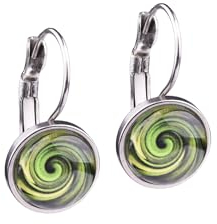 Adi Modeschmuck Ohrring 'Sienna', farbige Ornamente unter einem 12mm Glas Cabochon, handgefertigt in Berlin (Oliv)