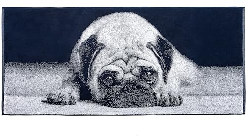Badetuch 67x150 cm, 100 % Baumwolle – Liegender Mops, Strandtuch, Duschtuch | Eingewebtes Motiv statt Druck – weich, saugstark, waschbar 60 °C, für Bad, Strand, Sauna und Sport