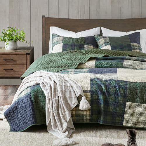 Woolrich Mill Creek Reversible Quilt Set - Cottage Styling Reversed to Solid Color, All Season Lightweight Coverlet, Cozy Bedding Layer, Matching Shams, Oversized King/Cal King, Plaid Green 3 Piece