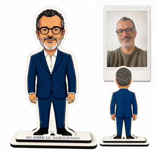 FAMÀ -Statuina Caricatura Personalizzata con Foto – Regalo Personalizzato Uomo o Collega – Idea Regalo Divertente per Compleanno, Pensione, Lavoro, Amico o Capo – Decorazione Personalizzata