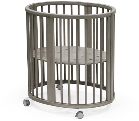 Stokke Sleepi Mini, Hazy Grey - Ovales Kinderbett für 0-6 Monate - Höhenverstellbares Gestell, feststellbare Schwenkräder, perforierte Matratzenauflage für Luftzirkulation