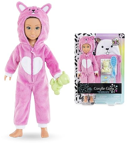 Corolle Girls Zoe Pyjama Party, Ankleidepuppe im kuscheligen Hamster-Onesie, 7 Teile, Schlafsack, Vanilleduft, 28cm, ab 4 Jahren