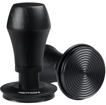 Normcore Espresso-Kaffee-Tamper V4, federbelasteter Tamper mit Titan-PVD-Beschichtung, geriffelter Boden, 6,8 kg/11,3 kg/13,6 kg, Ersatzfedern, echter schwarzer Eichenholzgriff, 53,3 mm
